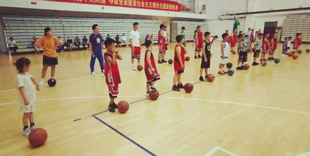 如何在篮球训练中有效应对压力?_1